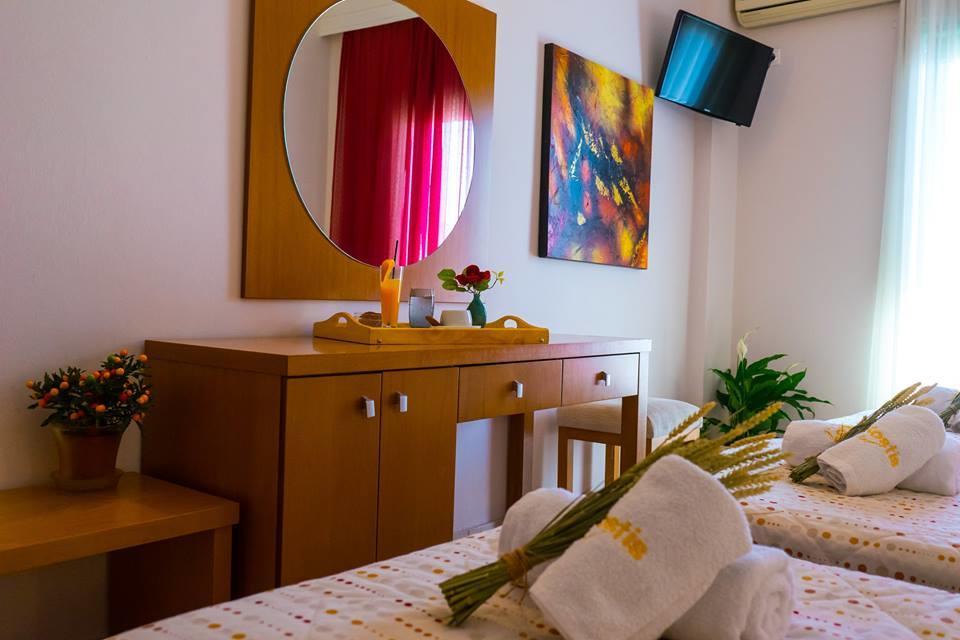 Hotel Kostis Skiathos Town Exterior foto